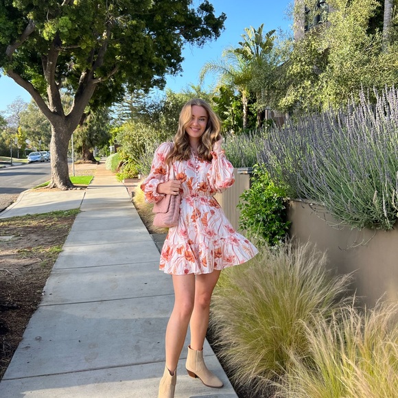 Beautiful dress - Picture 9 of 11